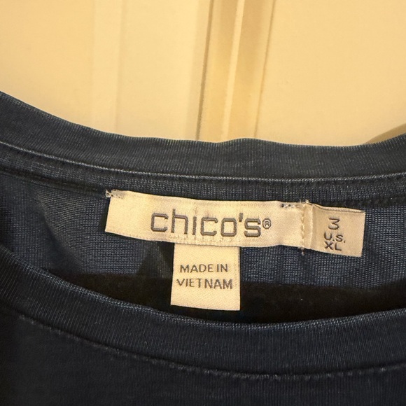 Chico’s balloon style short sleeve dark blue top. - Picture 4 of 5